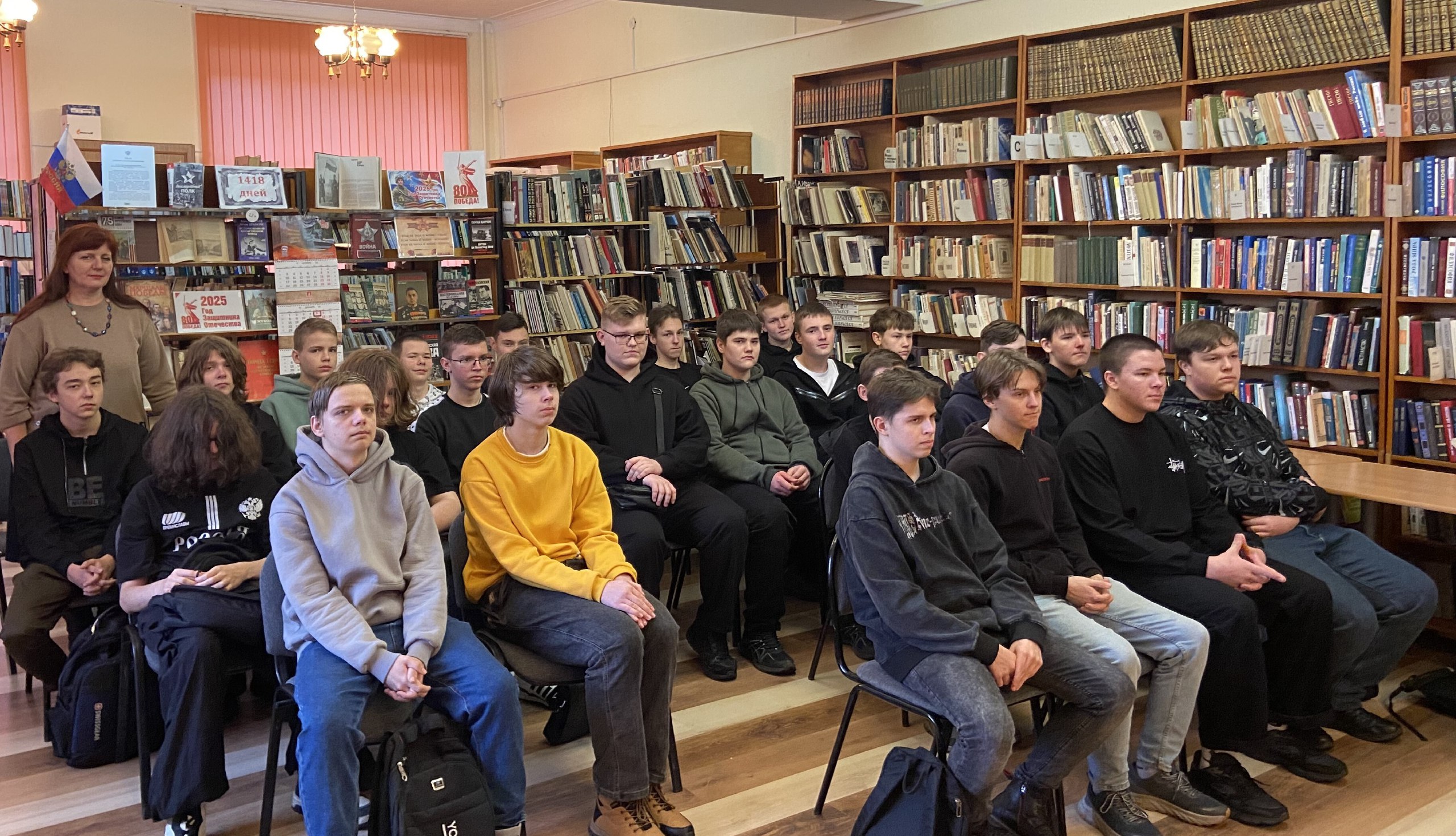 В библиотеке им. А. С. Пушкина для учащихся Клинцовского индустриально-педагогического колледжа прошёл урок мужества «Не ради славы и наград», посвящённый Дню Героев Отечества В библиотеке им. А. С. Пушкина для учащихся Клинцовского индустриально-педагогического колледжа прошёл урок мужества «Не ради славы и наград», посвящённый Дню Героев Отечества