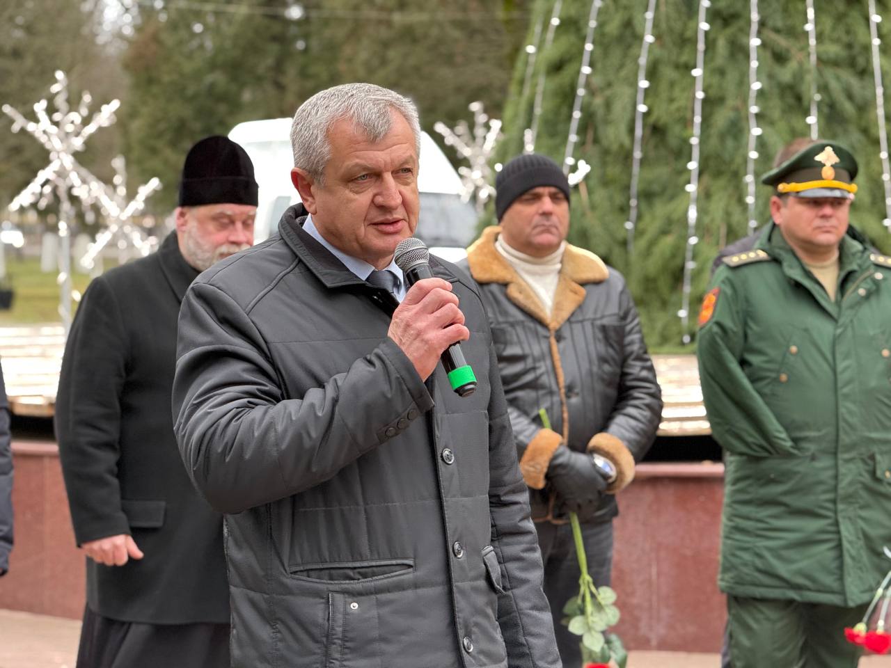 Сегодня на Аллее Героев прошло торжественное районное мероприятие, посвященное Дню Героев Отечества Сегодня на Аллее Героев прошло торжественное районное мероприятие, посвященное Дню Героев Отечества