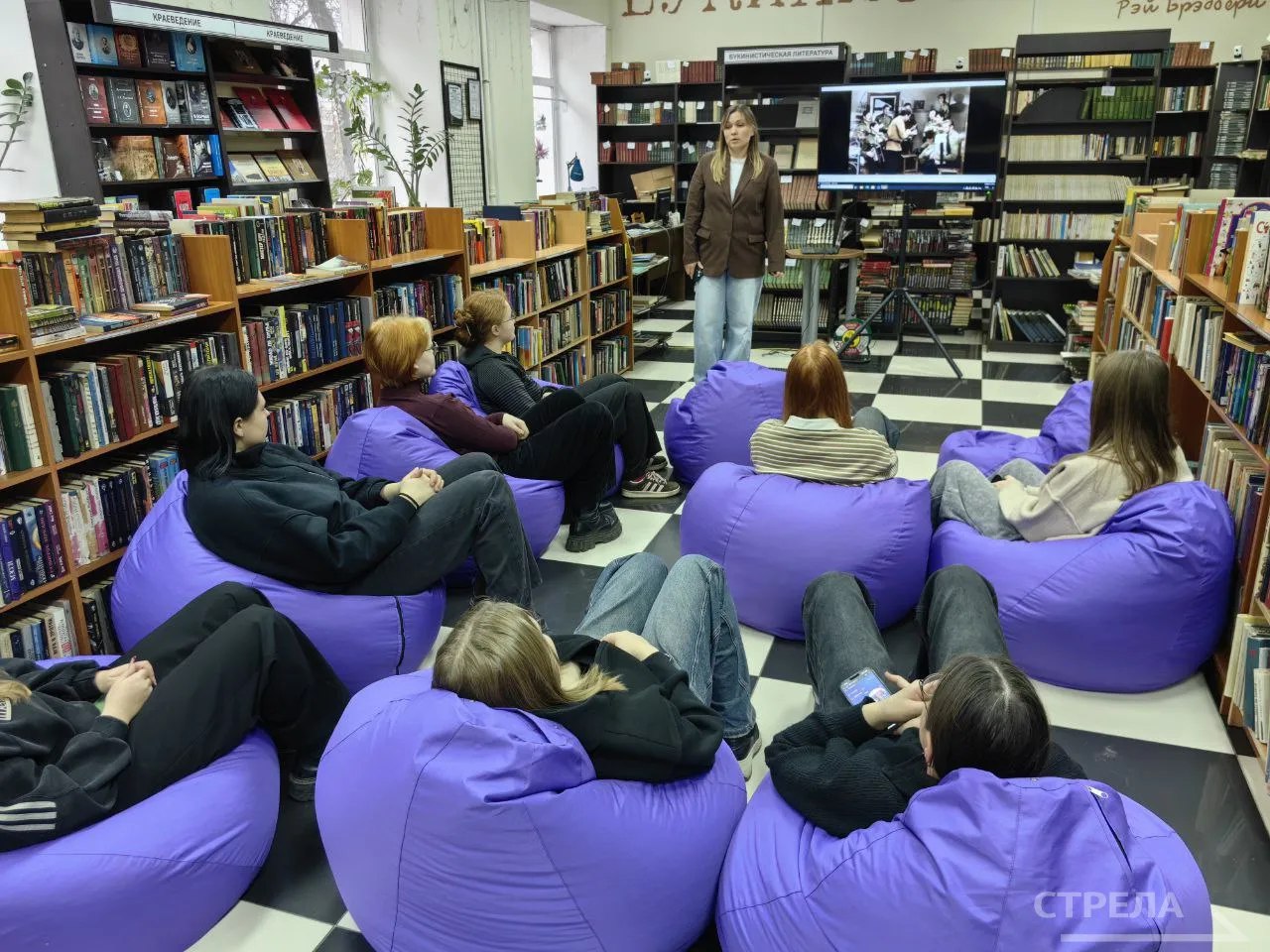 Арт-площадка «Брянсккниги» сегодня стала открытым кинотеатром, который совершенно свободно может посетить любой желающий Арт-площадка «Брянсккниги» сегодня стала открытым кинотеатром, который совершенно свободно может посетить любой желающий