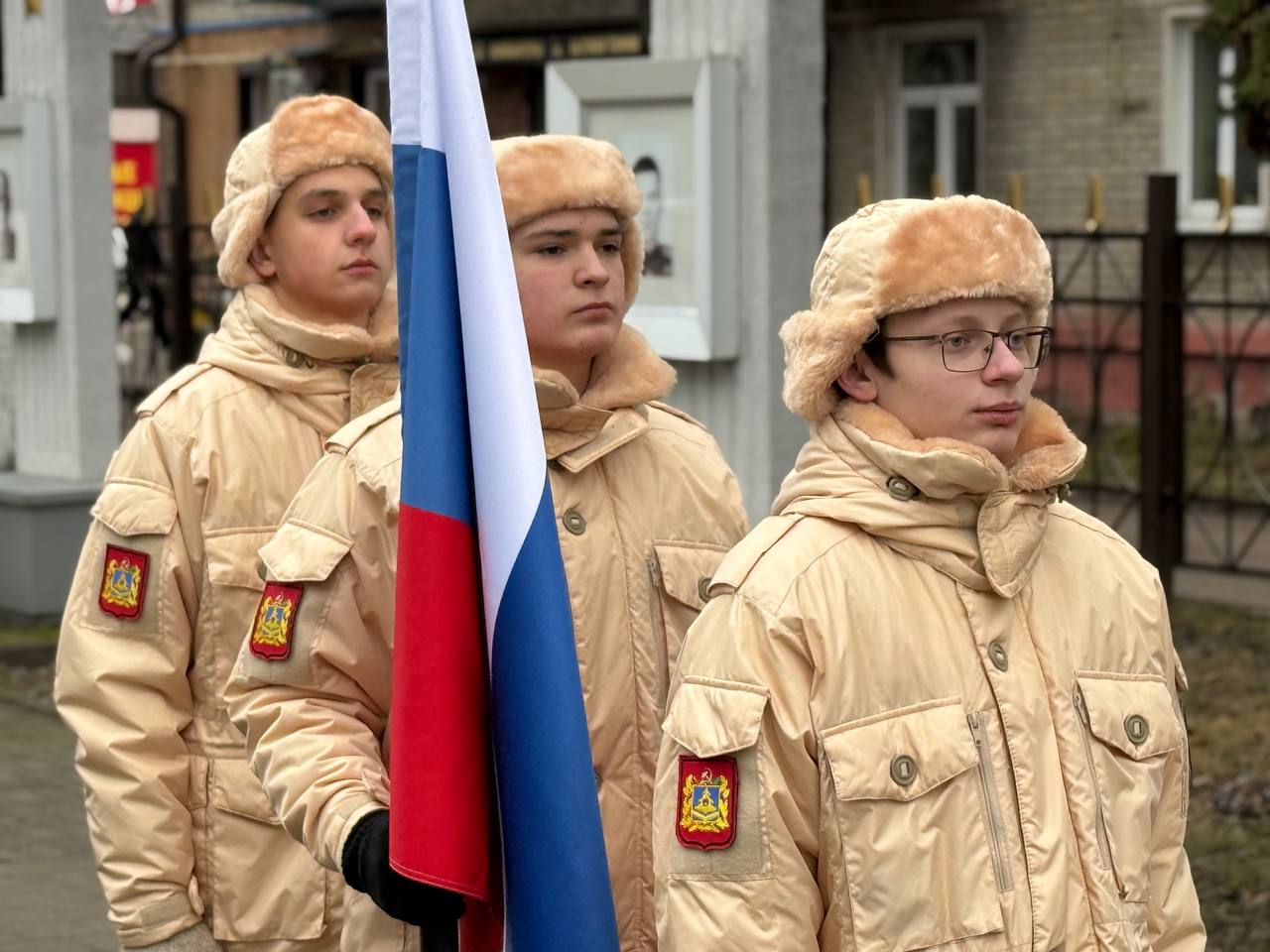 Сегодня на Аллее Героев прошло торжественное районное мероприятие, посвященное Дню Героев Отечества Сегодня на Аллее Героев прошло торжественное районное мероприятие, посвященное Дню Героев Отечества