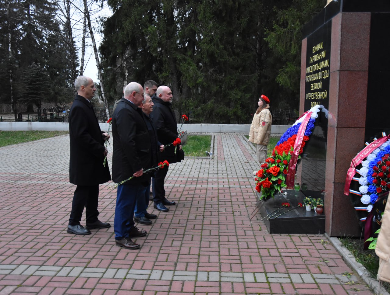 Павел Валяев: В День Героев Отечества мы чтим память истинных патриотов своей Отчизны и преклоняемся перед каждодневным подвигом соотечественников, кто сегодня на передовой и в тылу вершат историю побед сильной и единой... Павел Валяев: В День Героев Отечества мы чтим память истинных патриотов своей Отчизны и преклоняемся перед каждодневным подвигом соотечественников, кто сегодня на передовой и в тылу вершат историю побед сильной и единой...