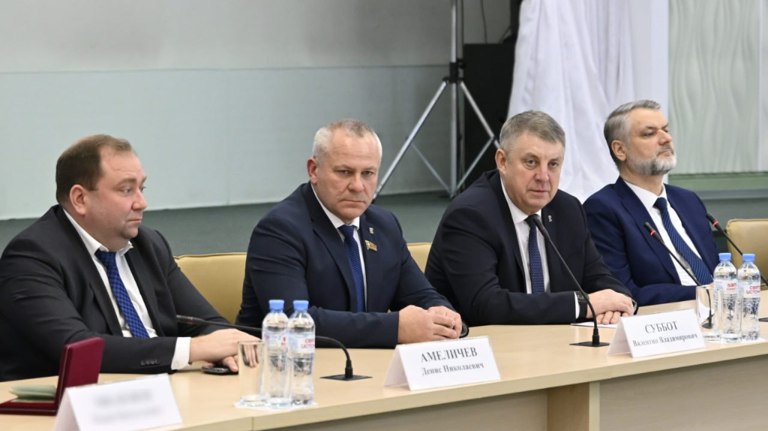 Богомаз поздравил сотрудников Брянского химзавода с 90-летием предприятия