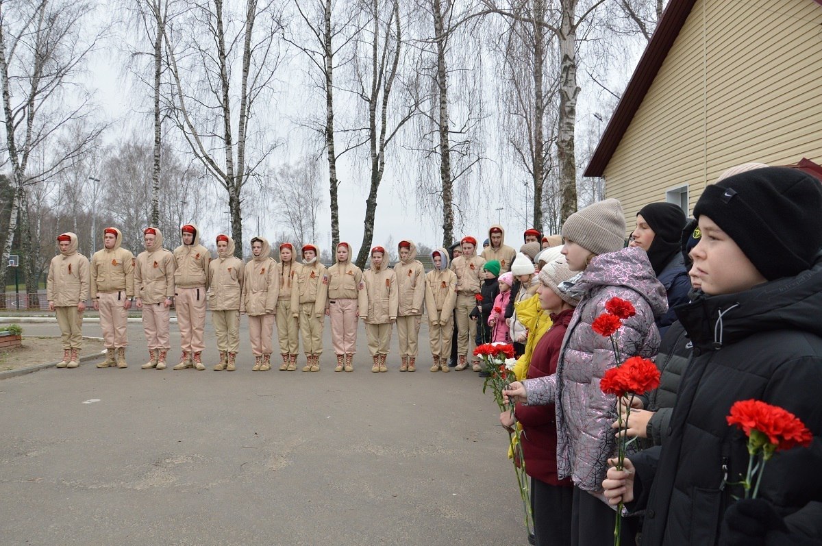 Людмила Убогова: 9 декабря, в День Героев Отечества, в Гордеевском районе произошло трогательное событие — на здании Гордеевской школы установили мемориальные доски в честь земляков, погибших при выполнении воинского долга в... Людмила Убогова: 9 декабря, в День Героев Отечества, в Гордеевском районе произошло трогательное событие — на здании Гордеевской школы установили мемориальные доски в честь земляков, погибших при выполнении воинского долга в...
