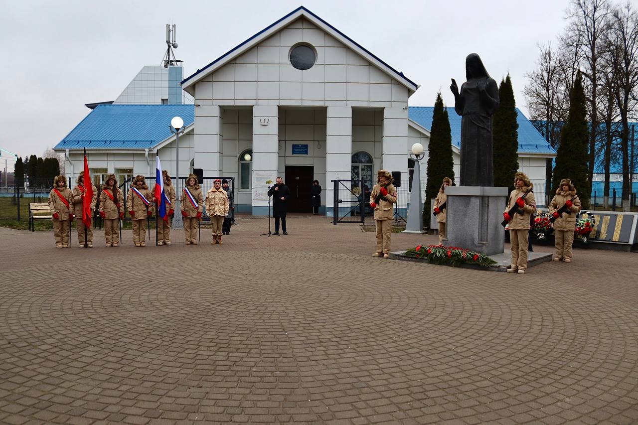 Сегодня, 9 декабря в сквере 70-летия Победы в Великой Отечественной войне 1941-1945 годов состоялся митинг, посвященный Дню Героев Отечества Сегодня, 9 декабря в сквере 70-летия Победы в Великой Отечественной войне 1941-1945 годов состоялся митинг, посвященный Дню Героев Отечества