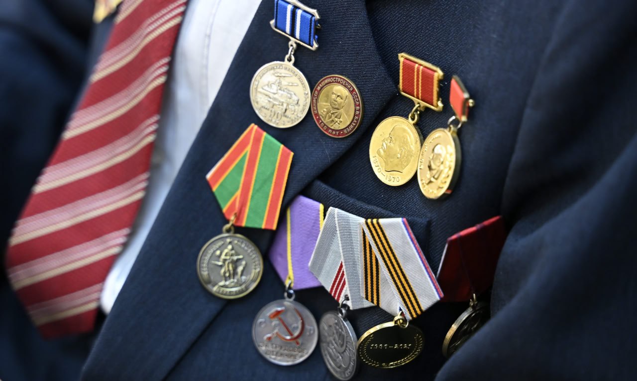 Александр Богомаз: 90-летие со дня образования предприятия отмечает коллектив Брянского химического завода имени 50-летия СССР Александр Богомаз: 90-летие со дня образования предприятия отмечает коллектив Брянского химического завода имени 50-летия СССР