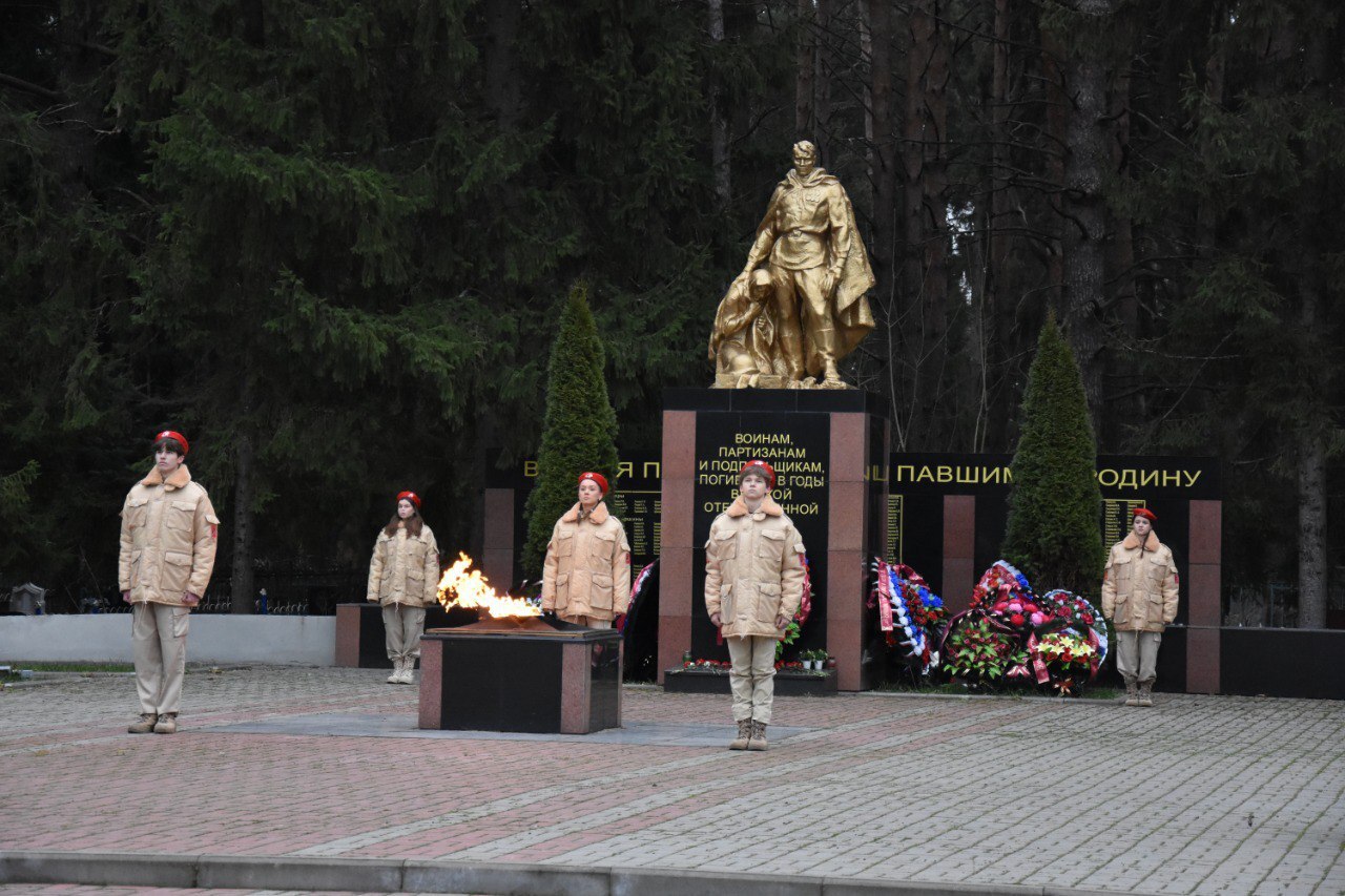 В Дятьковском районе почтили память погибших Героев Отечества В Дятьковском районе почтили память погибших Героев Отечества