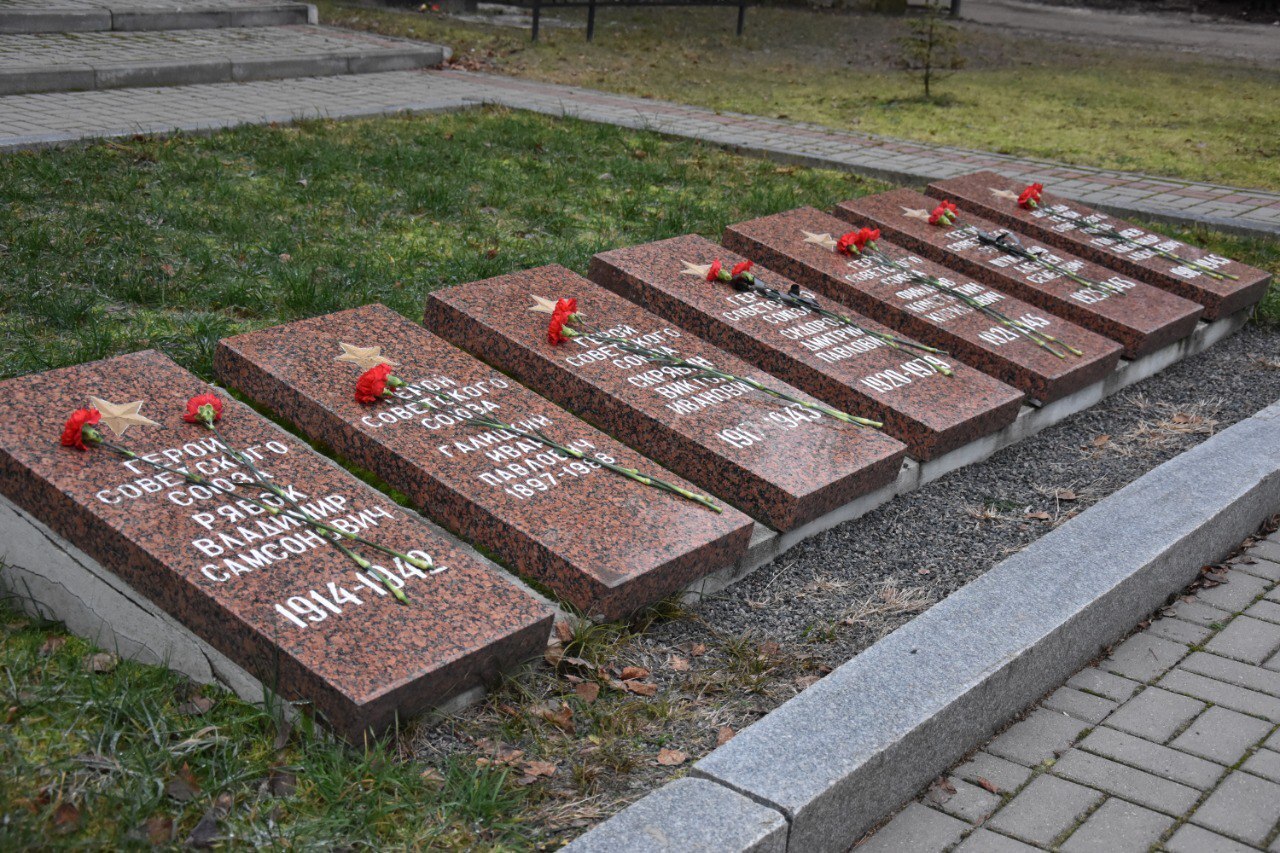 В Дятьковском районе почтили память погибших Героев Отечества В Дятьковском районе почтили память погибших Героев Отечества