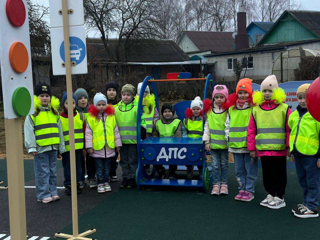 Сотрудники Госавтоинспекции Брянской области приняли участие в открытии детской автоплощадки Сотрудники Госавтоинспекции Брянской области приняли участие в открытии детской автоплощадки