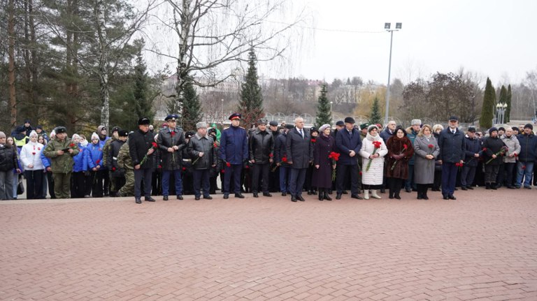 Брянский губернатор Богомаз почтил память Героев Отечества