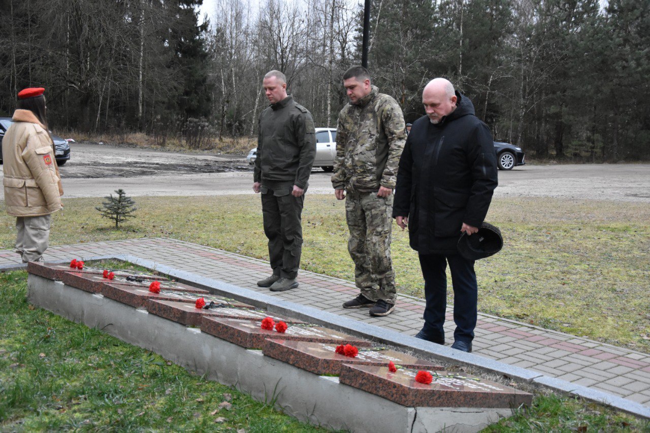 В Дятьковском районе почтили память погибших Героев Отечества В Дятьковском районе почтили память погибших Героев Отечества