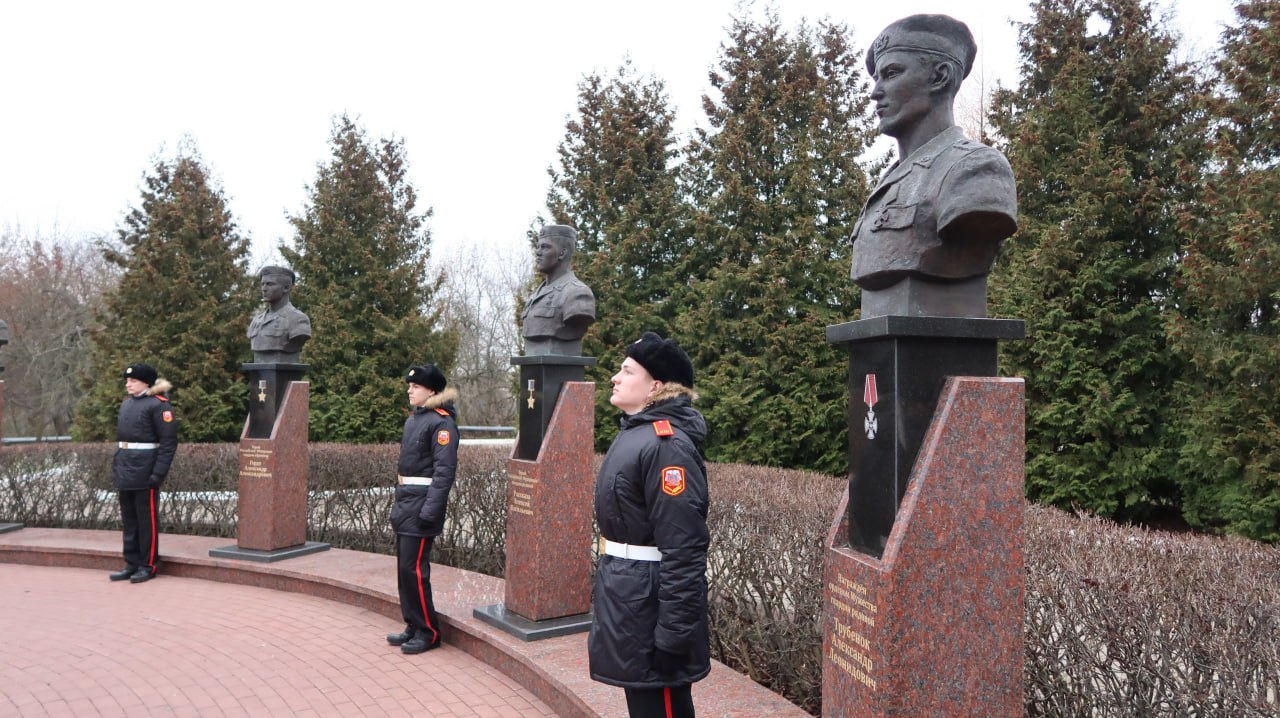 В День Героев Отечества руководитель следственного управления принял участие в памятном мероприятии в городе Брянске В День Героев Отечества руководитель следственного управления принял участие в памятном мероприятии в городе Брянске