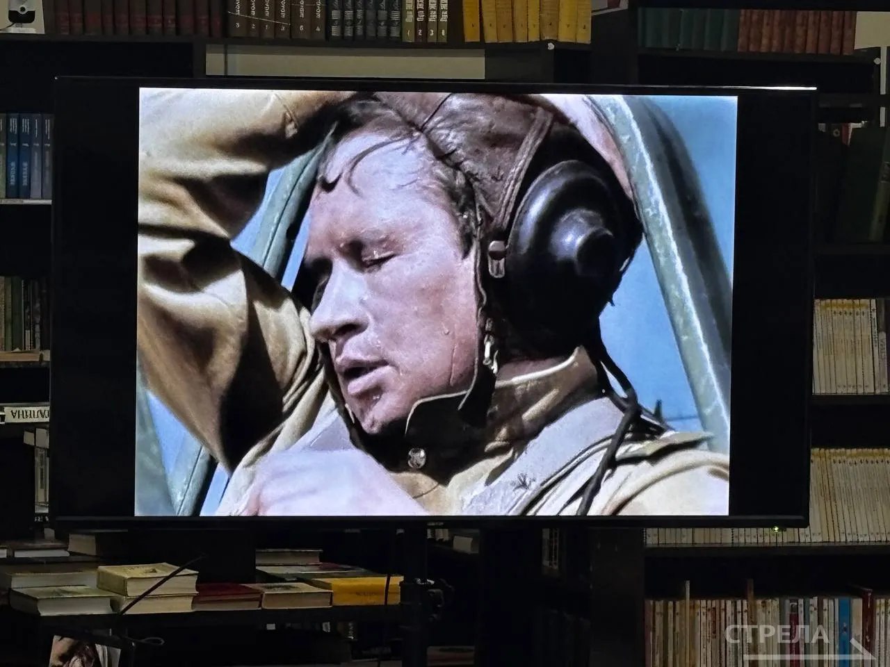 Арт-площадка «Брянсккниги» сегодня стала открытым кинотеатром, который совершенно свободно может посетить любой желающий Арт-площадка «Брянсккниги» сегодня стала открытым кинотеатром, который совершенно свободно может посетить любой желающий