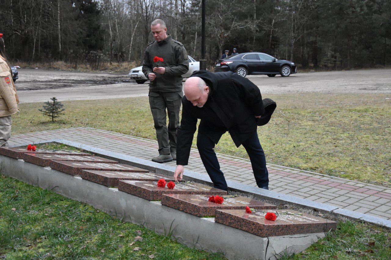 В Дятьковском районе почтили память погибших Героев Отечества В Дятьковском районе почтили память погибших Героев Отечества