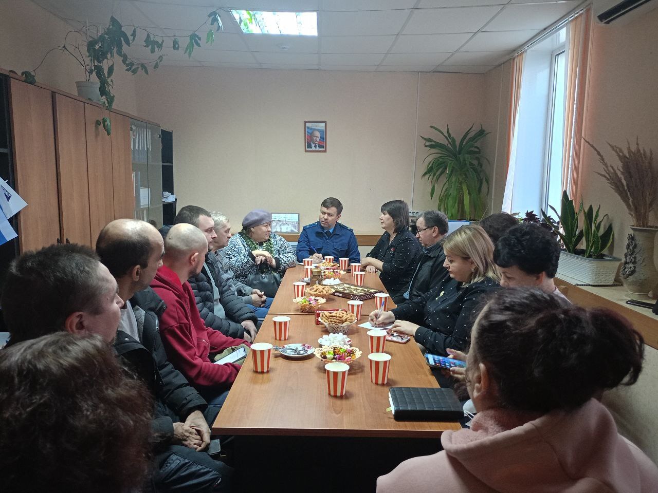 В центре занятости населения Комаричского района прошло очередное заседание клуба "С заботой о СВОих" с участием: прокурора Комаричского района Д.С. Барабанова, руководителя клиентской службы в Комаричском муниципальном...