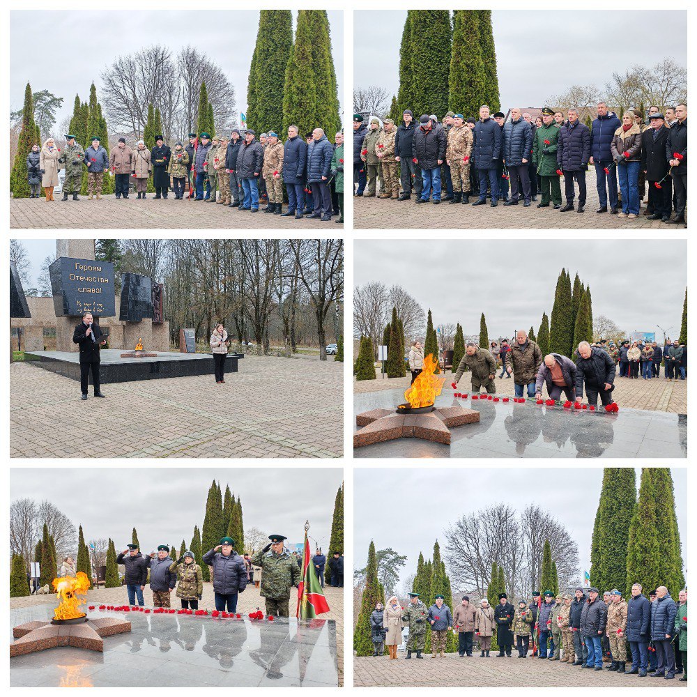 Сегодня у памятника Героям Отечества прошёл торжественный митинг, посвящённый празднику - Дню Героев Отечества Сегодня у памятника Героям Отечества прошёл торжественный митинг, посвящённый празднику - Дню Героев Отечества