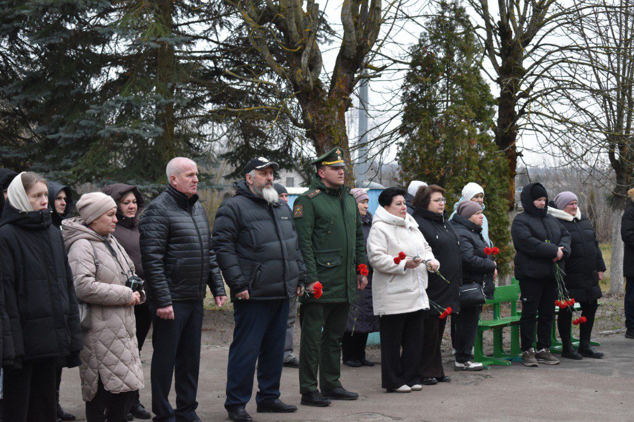Сегодня, в День Героев Отечества, открыли памятную мемориальную доску участнику специальной военной операции Бутриму Виталию Леонидовичу Сегодня, в День Героев Отечества, открыли памятную мемориальную доску участнику специальной военной операции Бутриму Виталию Леонидовичу