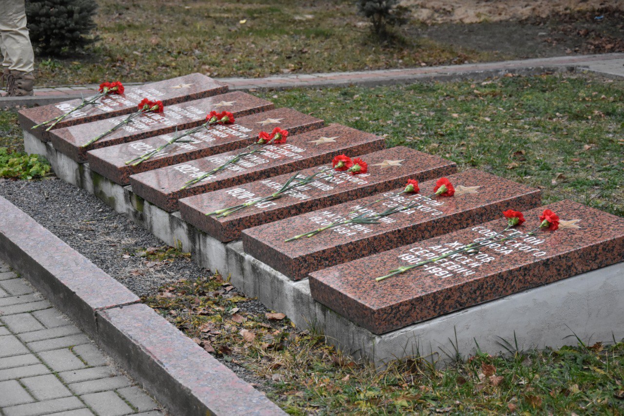 В Дятьковском районе почтили память погибших Героев Отечества В Дятьковском районе почтили память погибших Героев Отечества