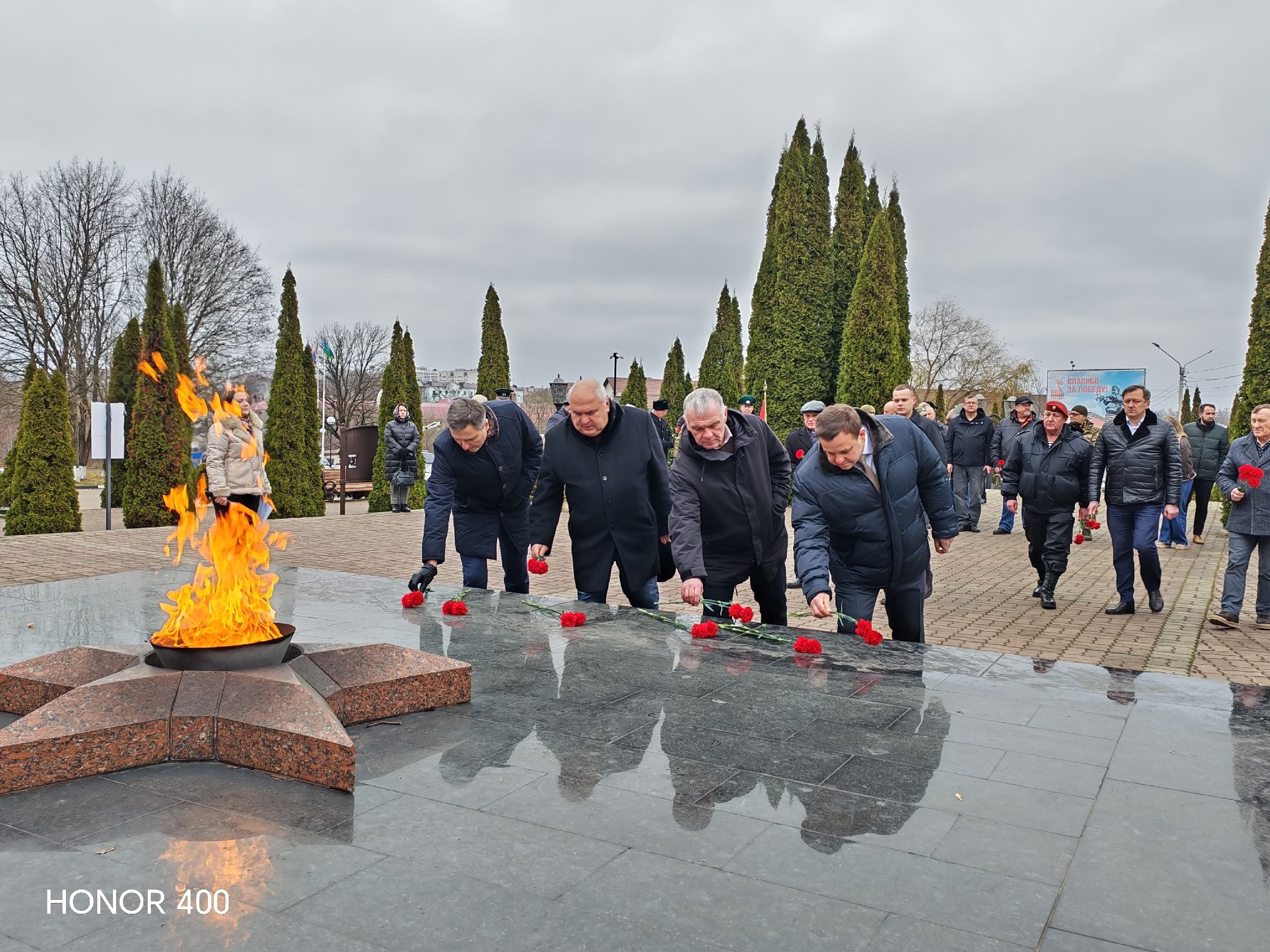 Сегодня у памятника Героям Отечества прошёл торжественный митинг, посвящённый празднику - Дню Героев Отечества Сегодня у памятника Героям Отечества прошёл торжественный митинг, посвящённый празднику - Дню Героев Отечества