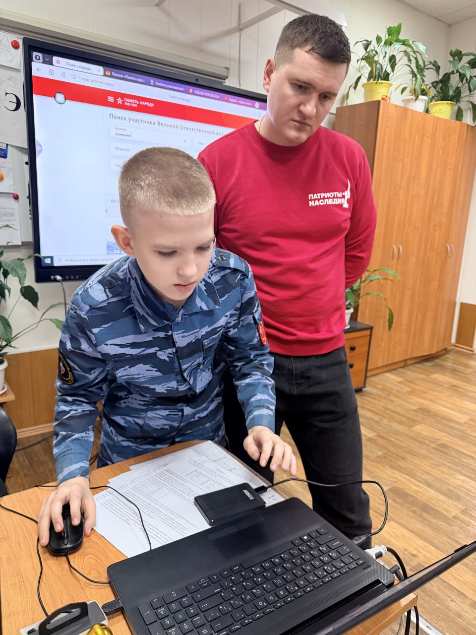 Сотрудники следственного управления СК России по Брянской области в Международный день памяти жертв геноцида организован урок мужества для подшефных кадет Сотрудники следственного управления СК России по Брянской области в Международный день памяти жертв геноцида организован урок мужества для подшефных кадет