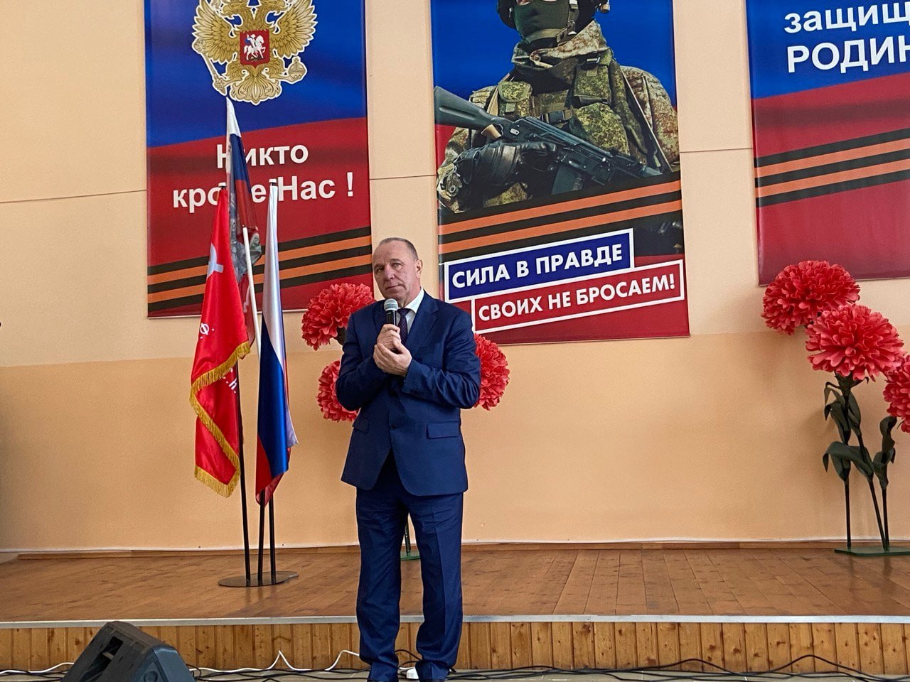 Сегодня в школе №1 в рамках социального проекта Знамя Победы прошло торжественное мероприятие, посвященное Дню Героев Отечества Сегодня в школе №1 в рамках социального проекта Знамя Победы прошло торжественное мероприятие, посвященное Дню Героев Отечества