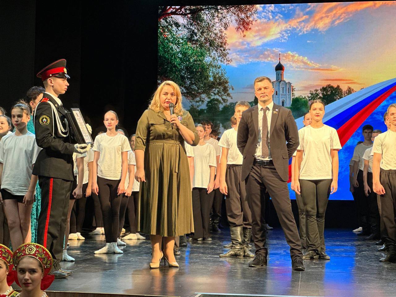 В преддверии Дня Героев Отечества Детская хореографическая школа города Брянска вместе с Комитетом семей воинов Отечества провела трогательный концерт «Про-детство! Про-Победу!» В преддверии Дня Героев Отечества Детская хореографическая школа города Брянска вместе с Комитетом семей воинов Отечества провела трогательный концерт «Про-детство! Про-Победу!»