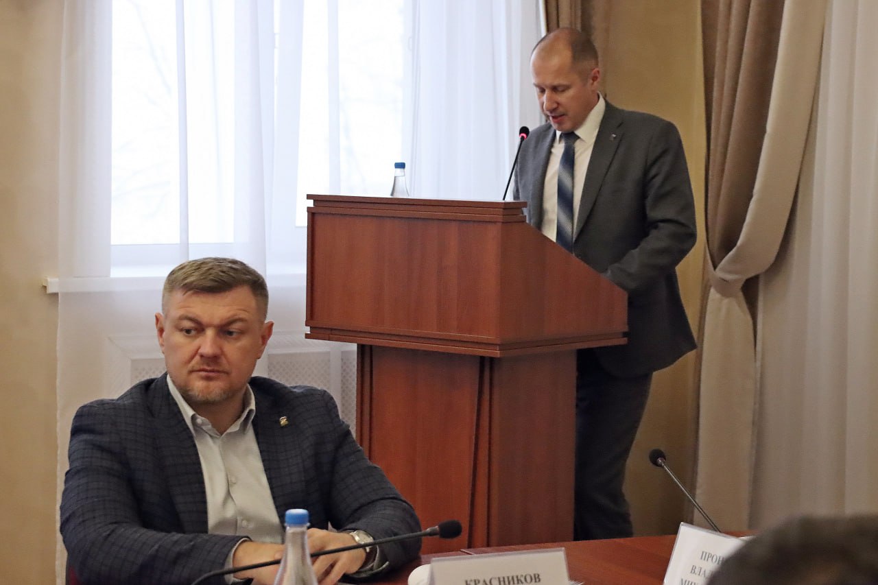 Комитет по молодежной политике, физической культуре и спорту разработал и рассмотрел проект законодательной инициативы в Госдуму по внесению изменений в Федеральный закон «О молодежной политике в РФ», направленный на... Комитет по молодежной политике, физической культуре и спорту разработал и рассмотрел проект законодательной инициативы в Госдуму по внесению изменений в Федеральный закон «О молодежной политике в РФ», направленный на...