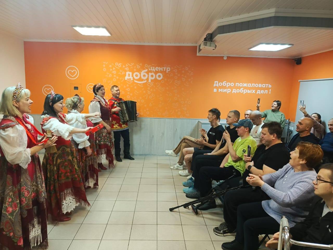 В Центре реабилитации Фокинского района состоялся концерт народного фольклорно-эстрадного ансамбля «Вязанка» - «От сердца к сердцу» В Центре реабилитации Фокинского района состоялся концерт народного фольклорно-эстрадного ансамбля «Вязанка» - «От сердца к сердцу»