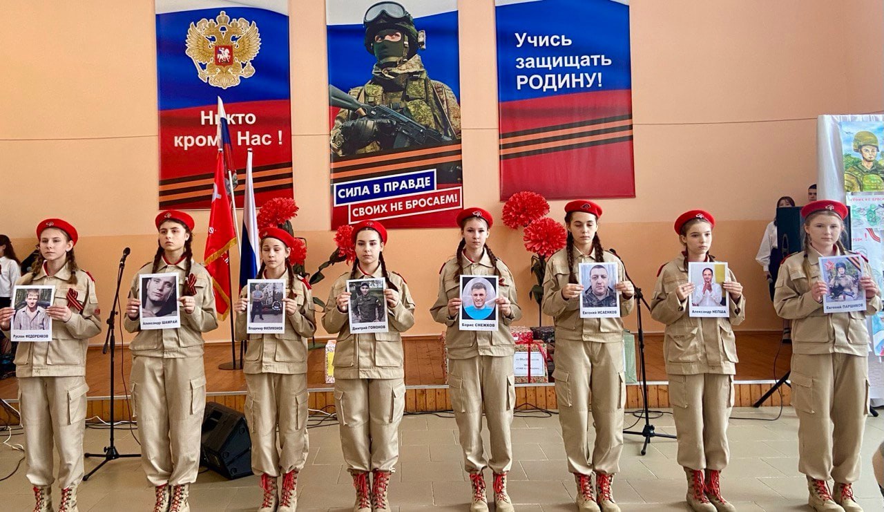 Сегодня в школе №1 в рамках социального проекта Знамя Победы прошло торжественное мероприятие, посвященное Дню Героев Отечества Сегодня в школе №1 в рамках социального проекта Знамя Победы прошло торжественное мероприятие, посвященное Дню Героев Отечества