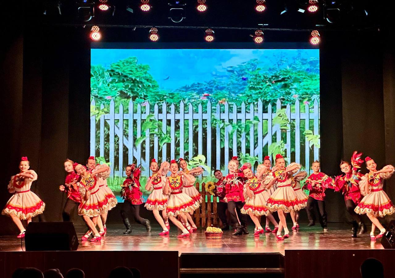 В преддверии Дня Героев Отечества Детская хореографическая школа города Брянска вместе с Комитетом семей воинов Отечества провела трогательный концерт «Про-детство! Про-Победу!» В преддверии Дня Героев Отечества Детская хореографическая школа города Брянска вместе с Комитетом семей воинов Отечества провела трогательный концерт «Про-детство! Про-Победу!»