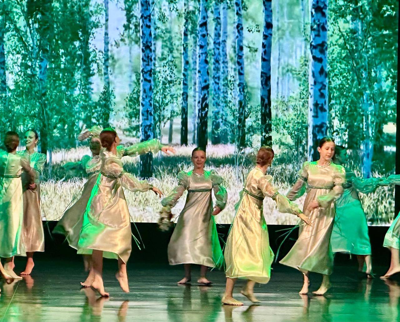 В преддверии Дня Героев Отечества Детская хореографическая школа города Брянска вместе с Комитетом семей воинов Отечества провела трогательный концерт «Про-детство! Про-Победу!» В преддверии Дня Героев Отечества Детская хореографическая школа города Брянска вместе с Комитетом семей воинов Отечества провела трогательный концерт «Про-детство! Про-Победу!»