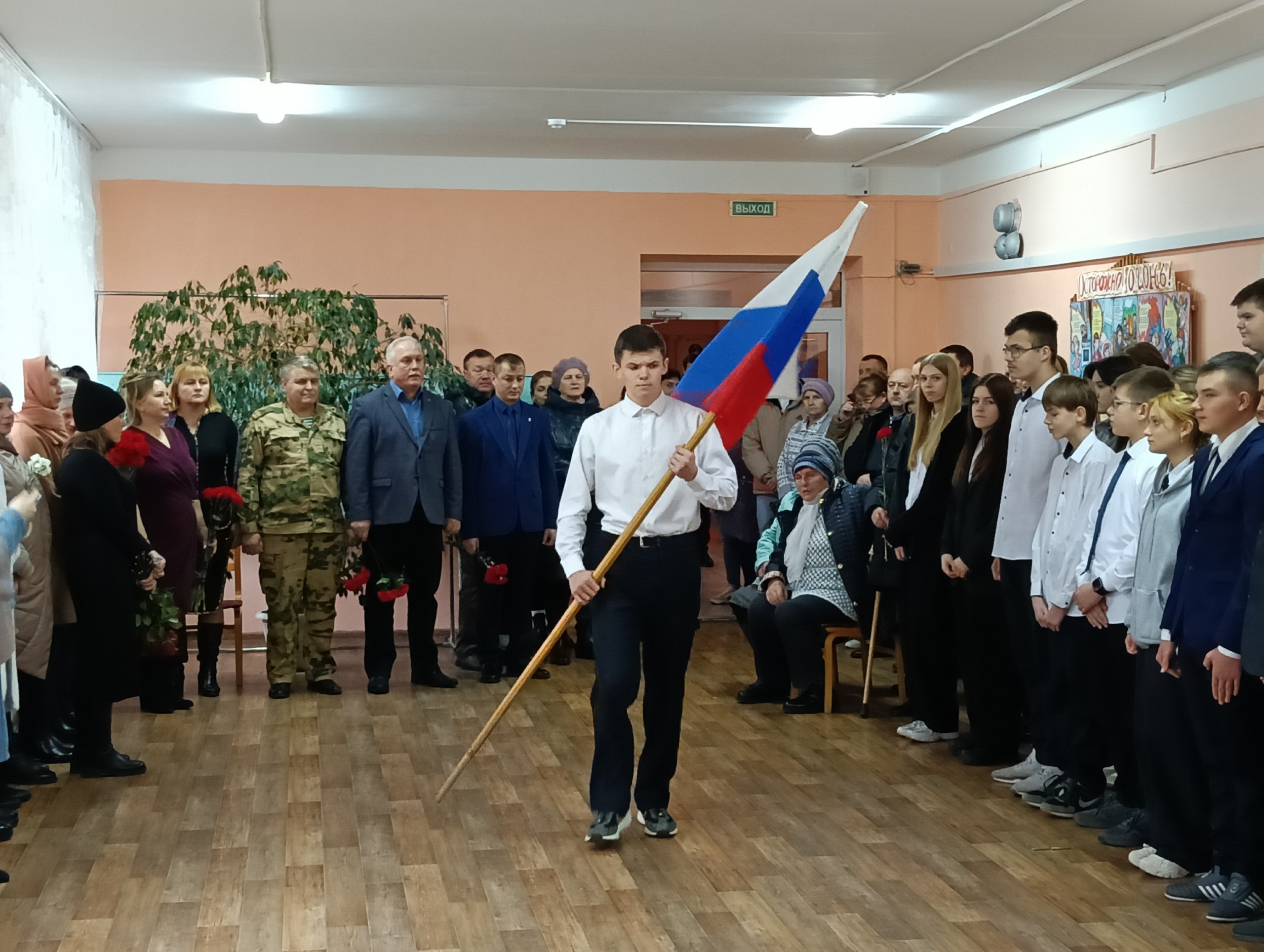 9 декабря в День Героев Отечества в Борщовской школе Погарского района прошло торжественное открытие мемориальных досок, погибшим при исполнении воинского долга в ходе специальной военной операции на территории Украины... 9 декабря в День Героев Отечества в Борщовской школе Погарского района прошло торжественное открытие мемориальных досок, погибшим при исполнении воинского долга в ходе специальной военной операции на территории Украины...