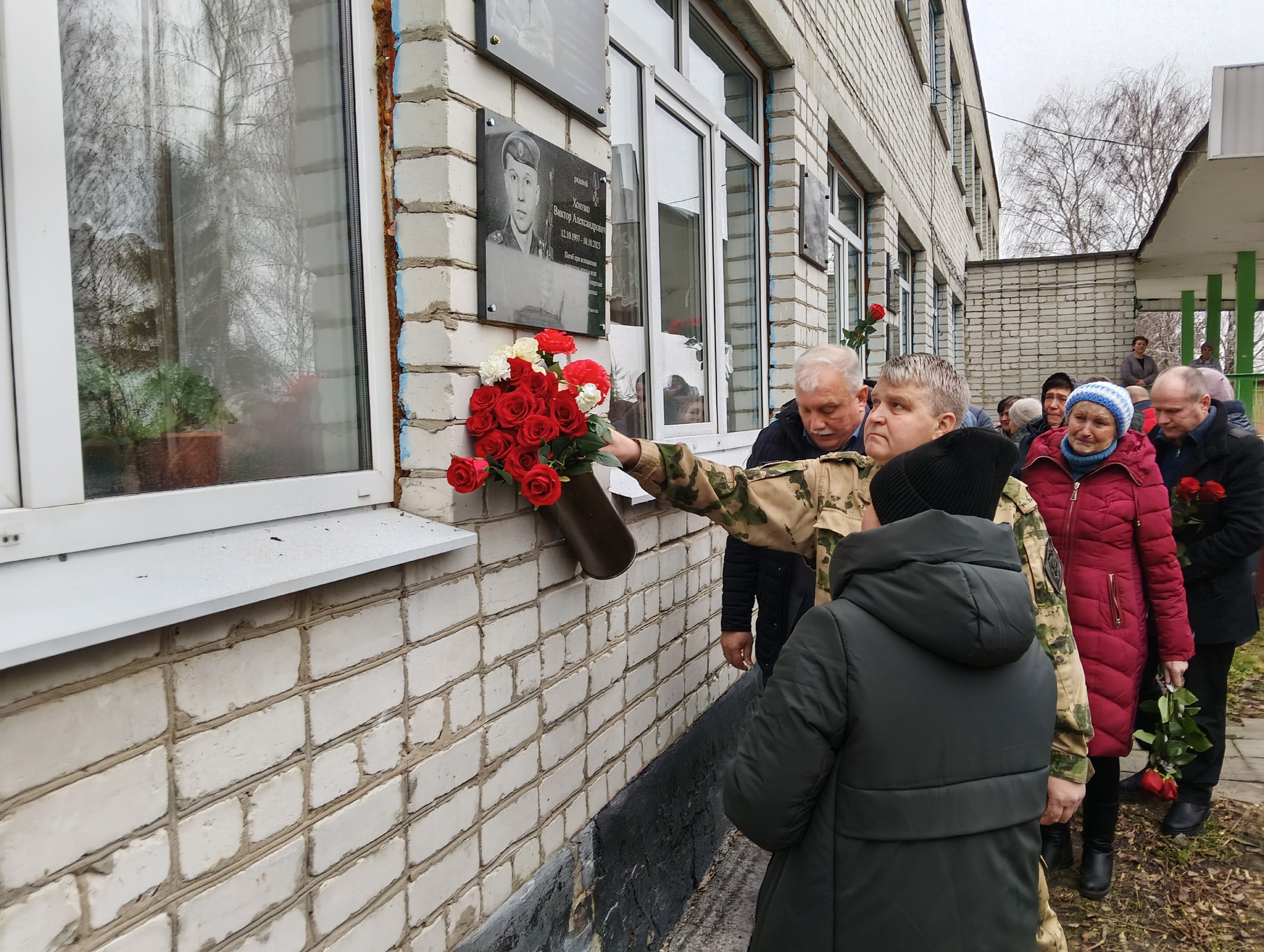 9 декабря в День Героев Отечества в Борщовской школе Погарского района прошло торжественное открытие мемориальных досок, погибшим при исполнении воинского долга в ходе специальной военной операции на территории Украины... 9 декабря в День Героев Отечества в Борщовской школе Погарского района прошло торжественное открытие мемориальных досок, погибшим при исполнении воинского долга в ходе специальной военной операции на территории Украины...