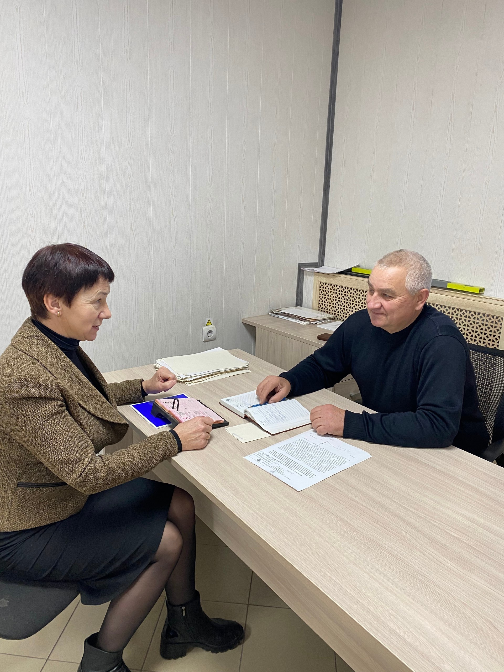 Специалисты центра занятости населения Севского района в своей работе осуществляют активное взаимодействие с работодателями в части проведения совместных мероприятий