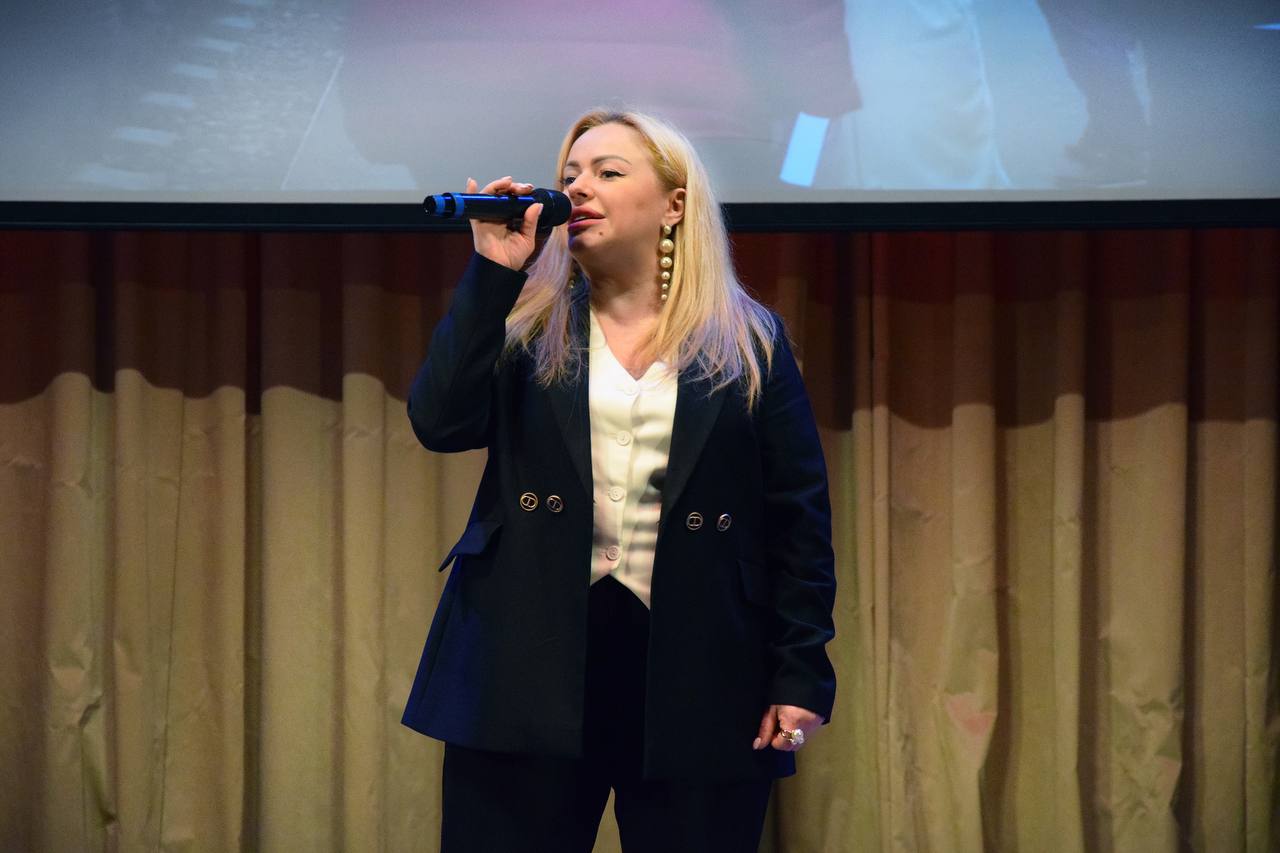 9 декабря, в День Героев Отечества, в Городском Доме культуры Советского района состоялся молодежный патриотический концерт «Сила. Единство. Память..» студентов Брянского филиала Президентской академии 9 декабря, в День Героев Отечества, в Городском Доме культуры Советского района состоялся молодежный патриотический концерт «Сила. Единство. Память..» студентов Брянского филиала Президентской академии