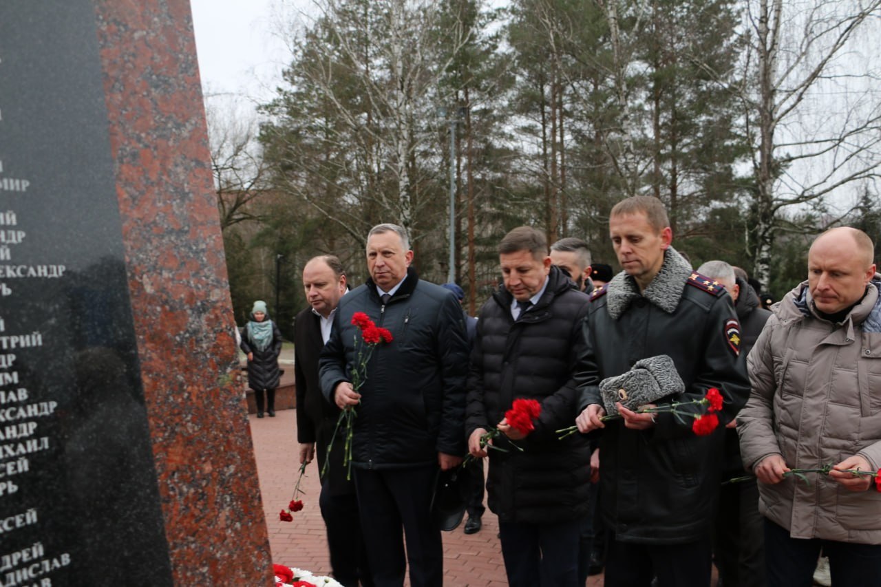 В День Героев Отечества в России чествуют тех, кто совершил подвиг во имя Родины В День Героев Отечества в России чествуют тех, кто совершил подвиг во имя Родины