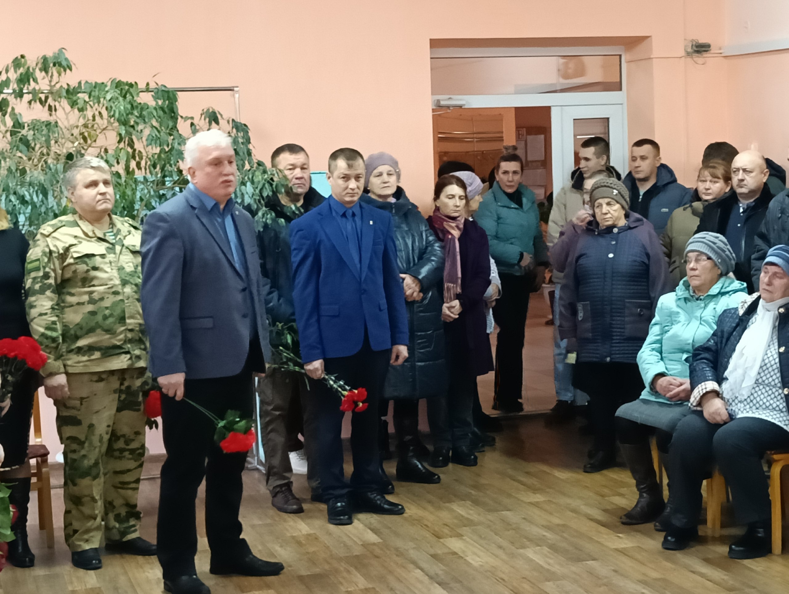 9 декабря в День Героев Отечества в Борщовской школе Погарского района прошло торжественное открытие мемориальных досок, погибшим при исполнении воинского долга в ходе специальной военной операции на территории Украины... 9 декабря в День Героев Отечества в Борщовской школе Погарского района прошло торжественное открытие мемориальных досок, погибшим при исполнении воинского долга в ходе специальной военной операции на территории Украины...