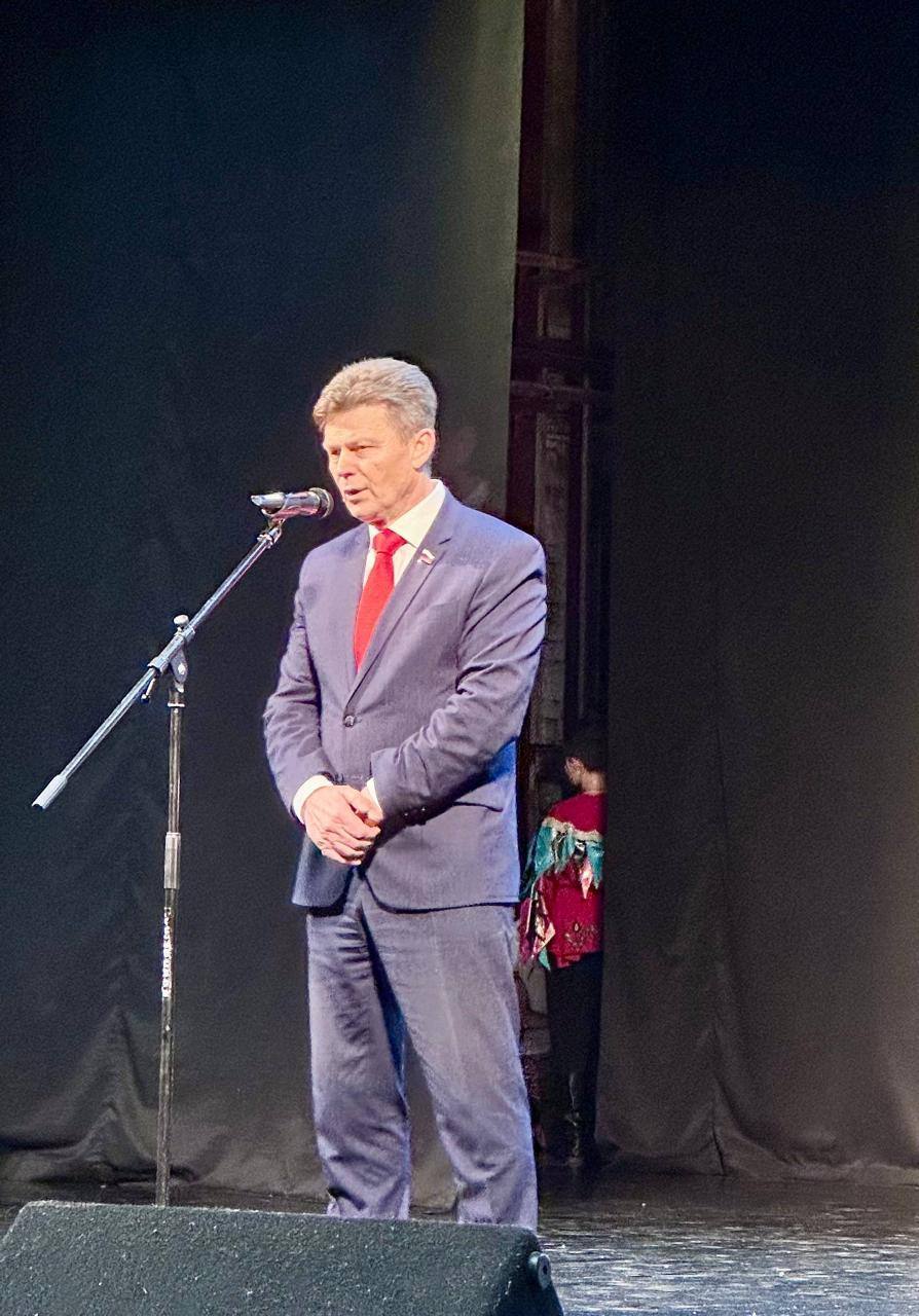 В преддверии Дня Героев Отечества Детская хореографическая школа города Брянска вместе с Комитетом семей воинов Отечества провела трогательный концерт «Про-детство! Про-Победу!» В преддверии Дня Героев Отечества Детская хореографическая школа города Брянска вместе с Комитетом семей воинов Отечества провела трогательный концерт «Про-детство! Про-Победу!»