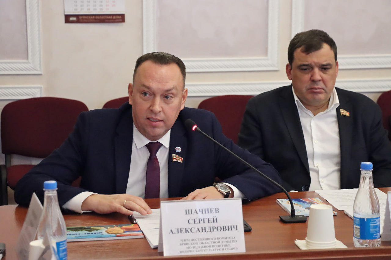 Комитет по молодежной политике, физической культуре и спорту разработал и рассмотрел проект законодательной инициативы в Госдуму по внесению изменений в Федеральный закон «О молодежной политике в РФ», направленный на... Комитет по молодежной политике, физической культуре и спорту разработал и рассмотрел проект законодательной инициативы в Госдуму по внесению изменений в Федеральный закон «О молодежной политике в РФ», направленный на...