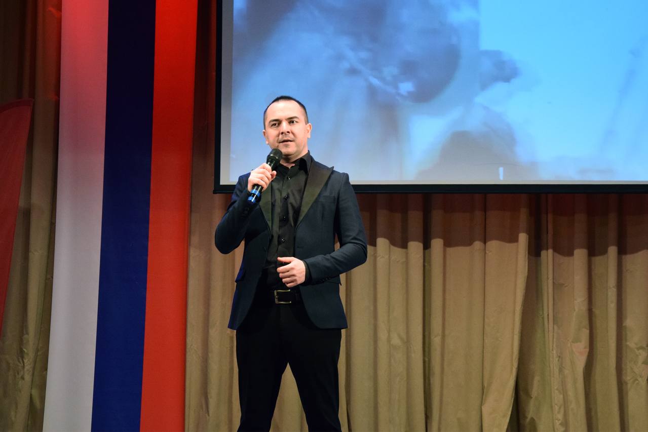 9 декабря, в День Героев Отечества, в Городском Доме культуры Советского района состоялся молодежный патриотический концерт «Сила. Единство. Память..» студентов Брянского филиала Президентской академии 9 декабря, в День Героев Отечества, в Городском Доме культуры Советского района состоялся молодежный патриотический концерт «Сила. Единство. Память..» студентов Брянского филиала Президентской академии