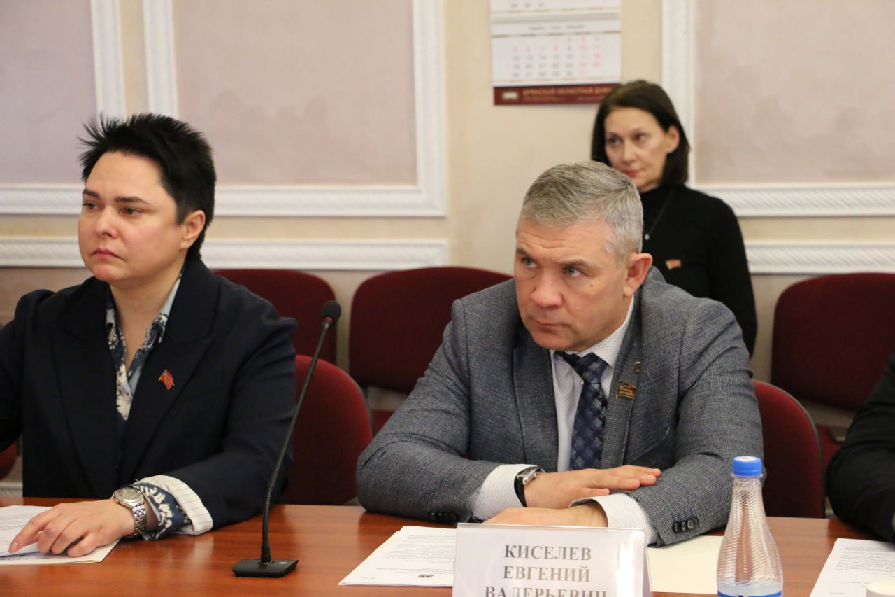 На заседании комитета по делам ветеранов, участников боевых действий и их семей рассмотрен целый блок вопросов, касающихся помощи участникам СВО На заседании комитета по делам ветеранов, участников боевых действий и их семей рассмотрен целый блок вопросов, касающихся помощи участникам СВО