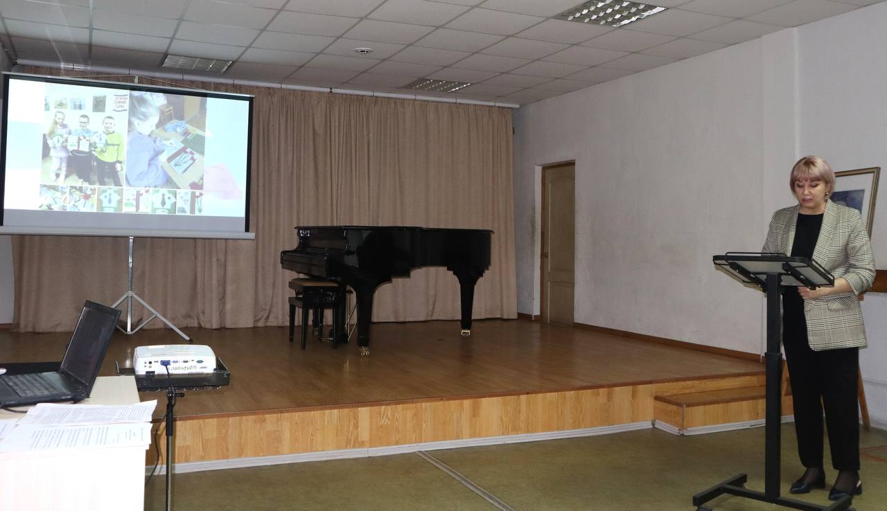 В малом зале Детской школы искусств №1 им.Т.П.Николаевой состоялась городская научно-практическая конференция преподавателей детских школ искусств города Брянска В малом зале Детской школы искусств №1 им.Т.П.Николаевой состоялась городская научно-практическая конференция преподавателей детских школ искусств города Брянска