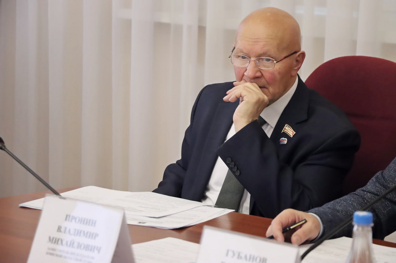 Комитет по молодежной политике, физической культуре и спорту разработал и рассмотрел проект законодательной инициативы в Госдуму по внесению изменений в Федеральный закон «О молодежной политике в РФ», направленный на... Комитет по молодежной политике, физической культуре и спорту разработал и рассмотрел проект законодательной инициативы в Госдуму по внесению изменений в Федеральный закон «О молодежной политике в РФ», направленный на...