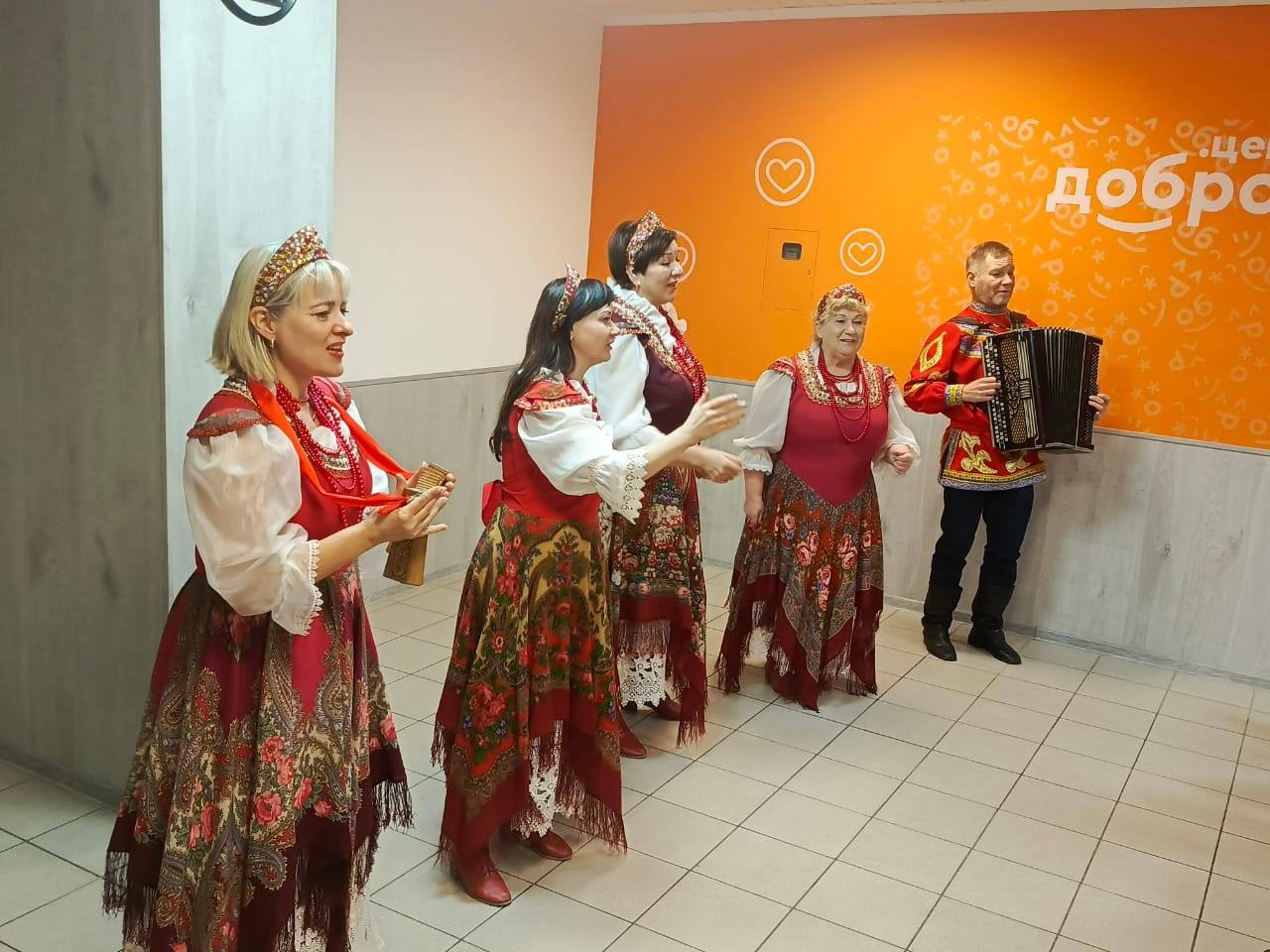 В Центре реабилитации Фокинского района состоялся концерт народного фольклорно-эстрадного ансамбля «Вязанка» - «От сердца к сердцу» В Центре реабилитации Фокинского района состоялся концерт народного фольклорно-эстрадного ансамбля «Вязанка» - «От сердца к сердцу»