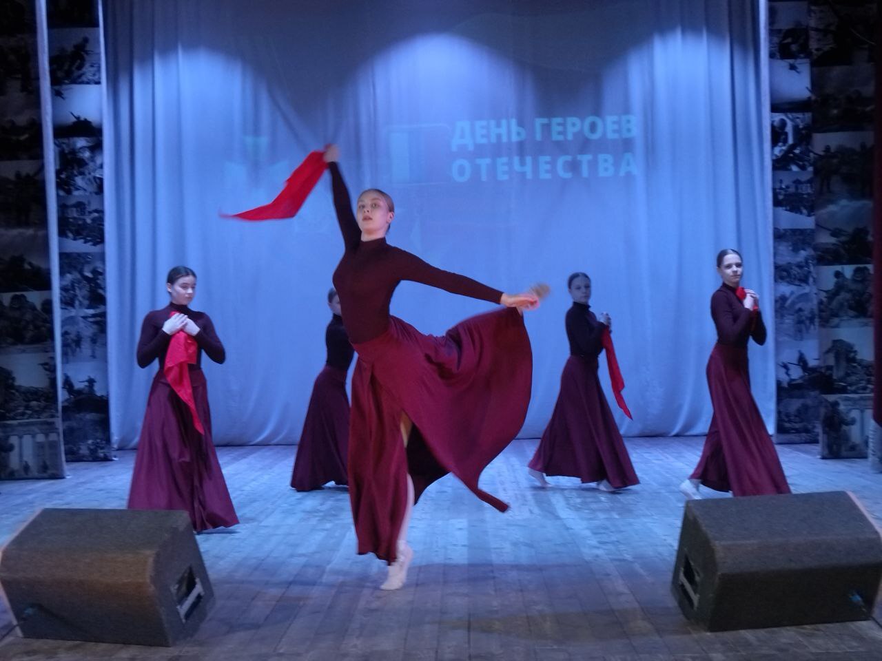 В городе Дятьково состоялся тематический концерт «Героический подвиг городов», посвящённый Дню Героев Отечества В городе Дятьково состоялся тематический концерт «Героический подвиг городов», посвящённый Дню Героев Отечества