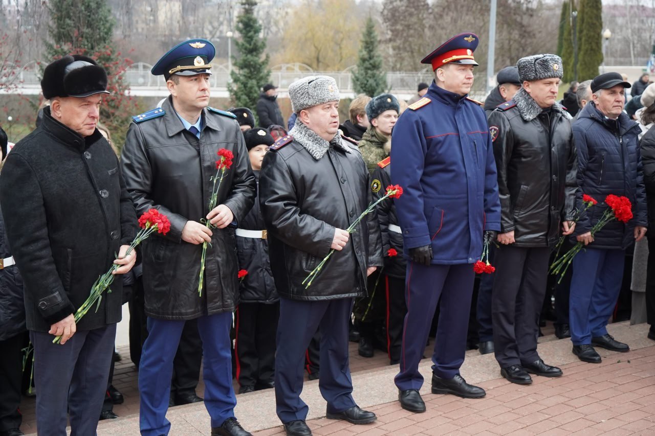 В День Героев Отечества в России чествуют тех, кто совершил подвиг во имя Родины В День Героев Отечества в России чествуют тех, кто совершил подвиг во имя Родины