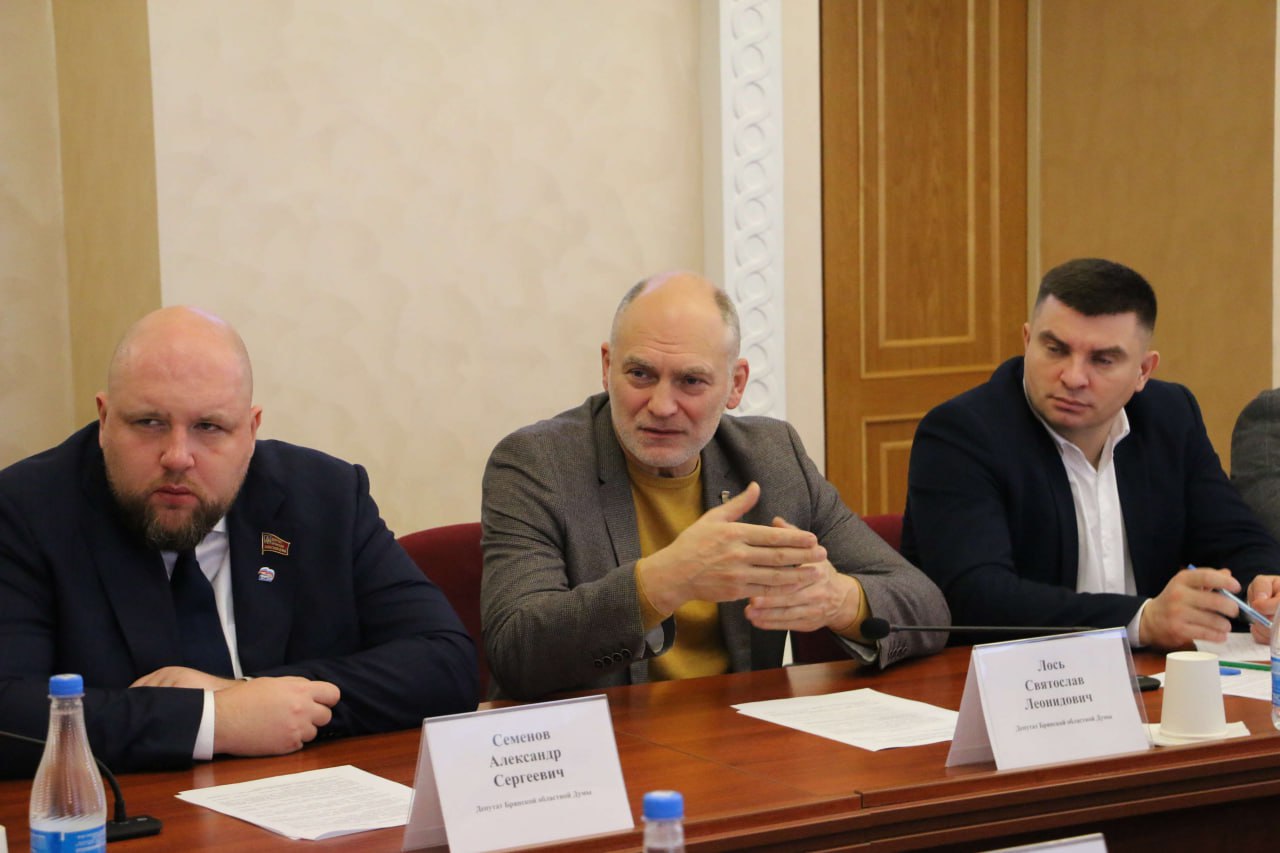 На заседании комитета по промышленности, строительству, связи, предпринимательству и собственности депутаты обсудили работу по защите прав граждан - участников долевого строительства многоквартирных домов на территории... На заседании комитета по промышленности, строительству, связи, предпринимательству и собственности депутаты обсудили работу по защите прав граждан - участников долевого строительства многоквартирных домов на территории...