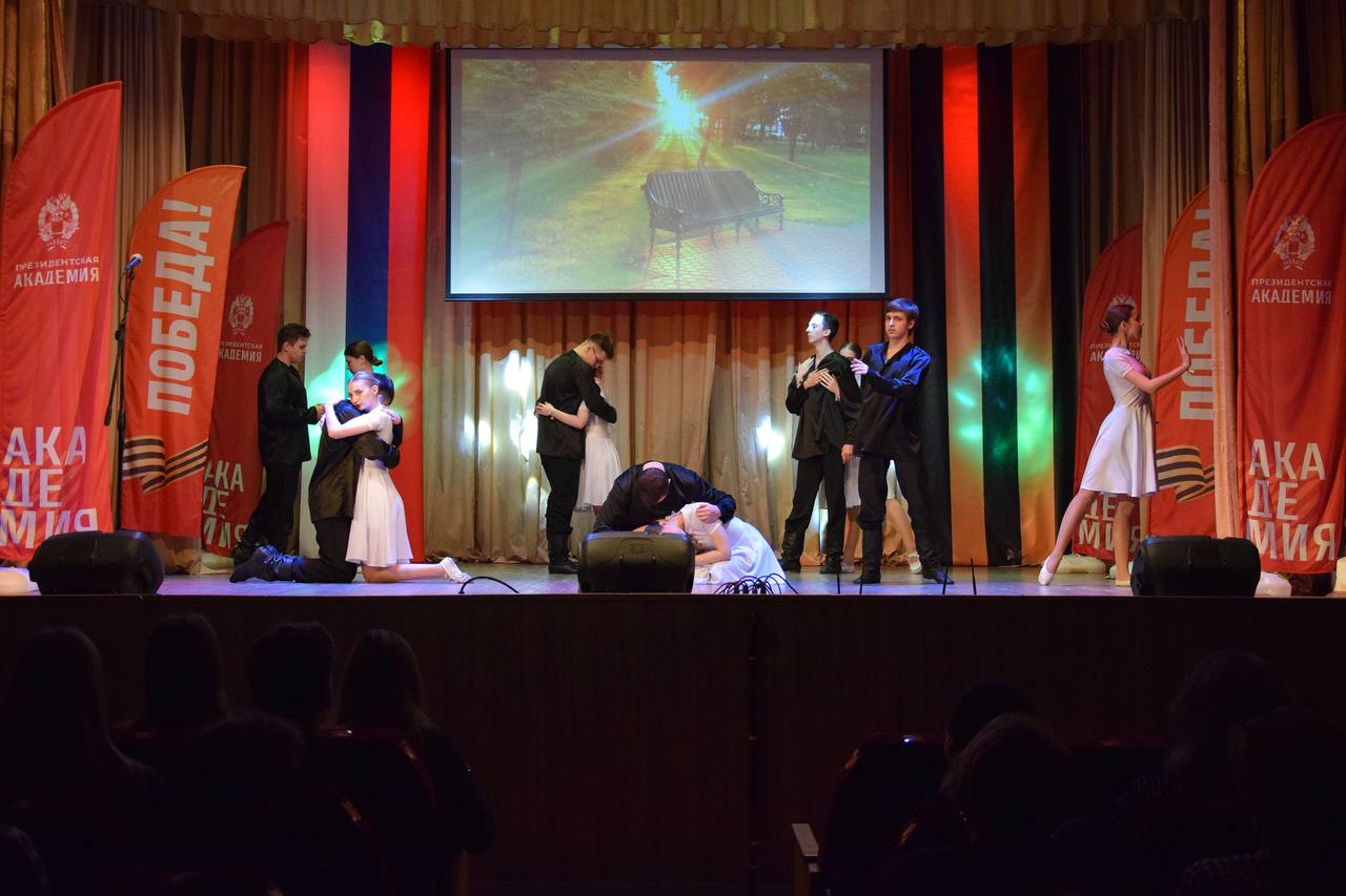 9 декабря, в День Героев Отечества, в Городском Доме культуры Советского района состоялся молодежный патриотический концерт «Сила. Единство. Память..» студентов Брянского филиала Президентской академии 9 декабря, в День Героев Отечества, в Городском Доме культуры Советского района состоялся молодежный патриотический концерт «Сила. Единство. Память..» студентов Брянского филиала Президентской академии