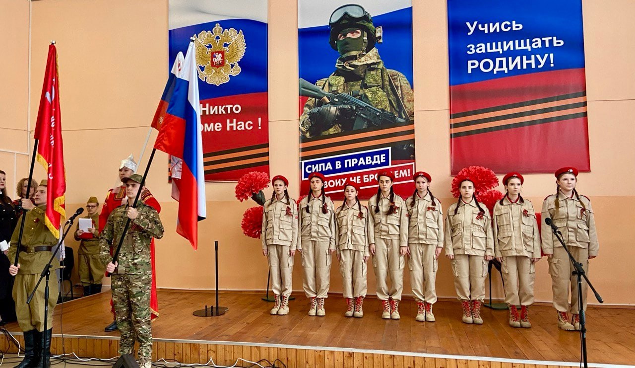 Сегодня в школе №1 в рамках социального проекта Знамя Победы прошло торжественное мероприятие, посвященное Дню Героев Отечества Сегодня в школе №1 в рамках социального проекта Знамя Победы прошло торжественное мероприятие, посвященное Дню Героев Отечества