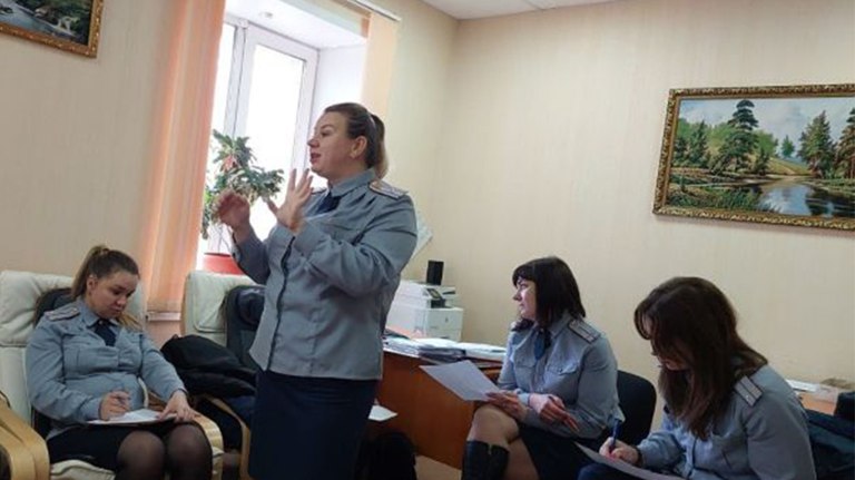 Сотрудникам уголовно-исполнительной инспекции Брянска провели антистресс-тренинг