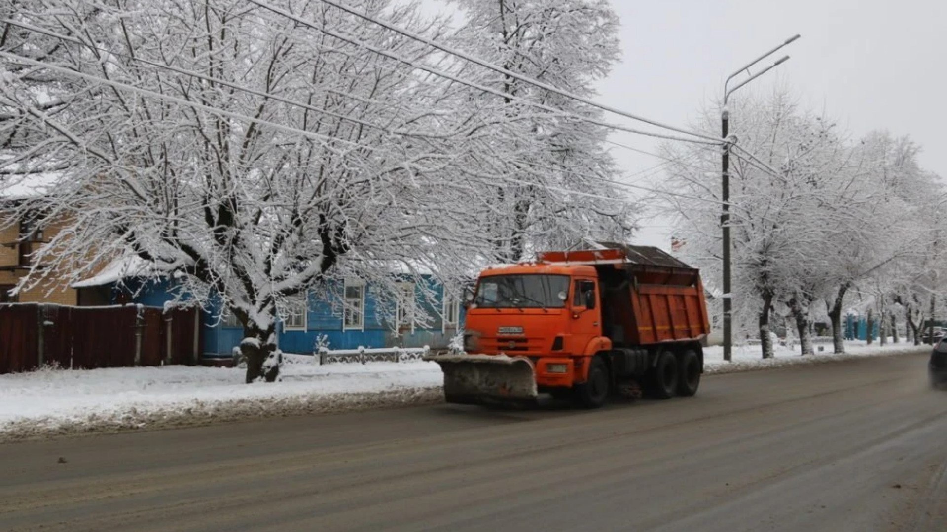 Мэрия: первый в сезоне снегопад не застал брянских дорожников врасплох